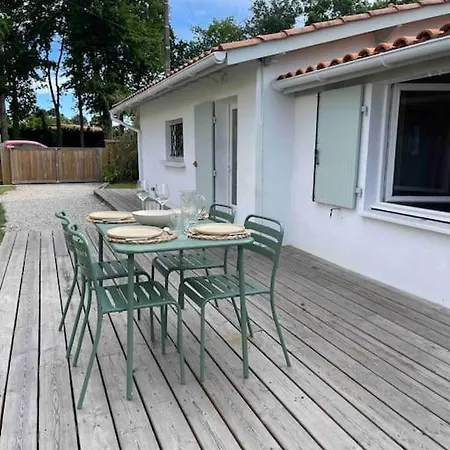 Maisonnette Avec Jardin A Ares