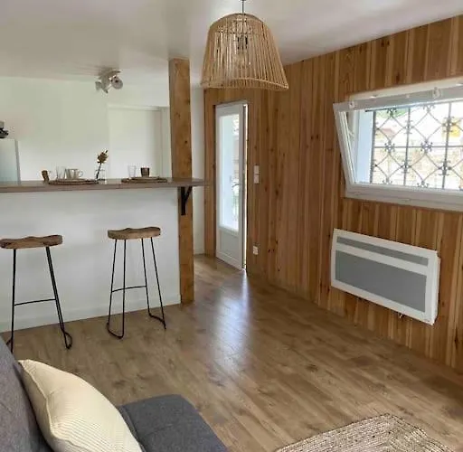 Maisonnette Avec Jardin A Nyaraló