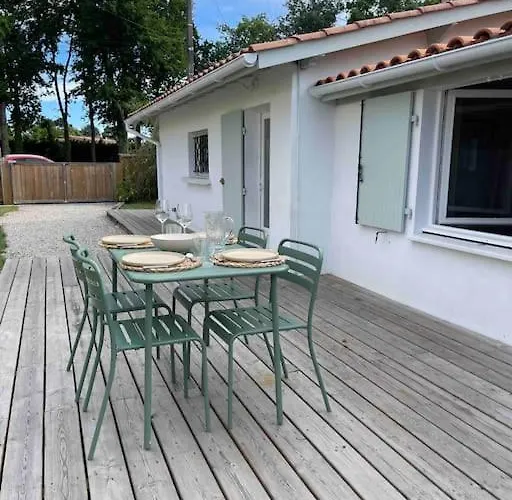 Maisonnette Avec Jardin A Arès